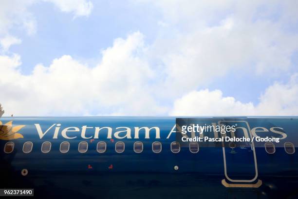 hanoi airport - noi bai international airport. vietnam airlines. airbus. vietnam. - hanoi airport stock pictures, royalty-free photos & images