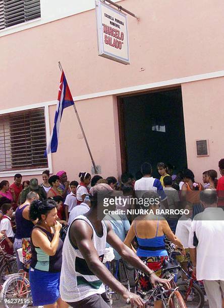 Friends and family gather outside the Marcelo Salada School where Elian Gonzalez studies in Cardenas, Cuba, 28 June, 2000 after hearing the news that...