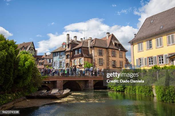 colmar bridge - cathedral photos et images de collection