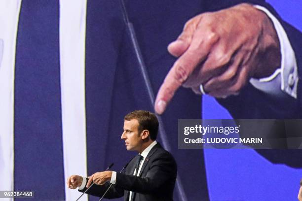 EffigiFrench President Emmanuel Macron gives a speech at a session of the Saint Petersburg International Economic Forum on May 25, 2018 in Saint...