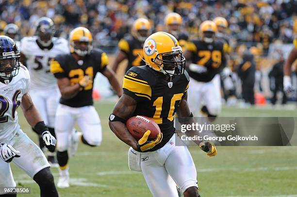 Wide receiver Santonio Holmes of the Pittsburgh Steelers scores a touchdown on a 24-yard pass play during a game against the Baltimore Ravens at...