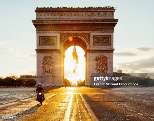 paris arc de triomphe - arc de triomphe stock-fotos und bilder