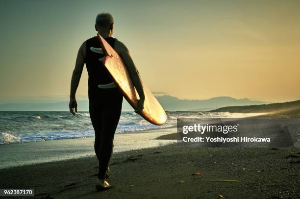 silhouette of senior surfer - chigasaki 個照片及圖片檔
