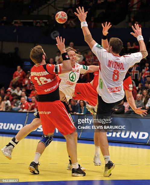 Defence players of Norway vie with Robert Gunnarsson of Iceland, in Vienna on January 28 during a second round game at EHF EURO 2010 Championship....