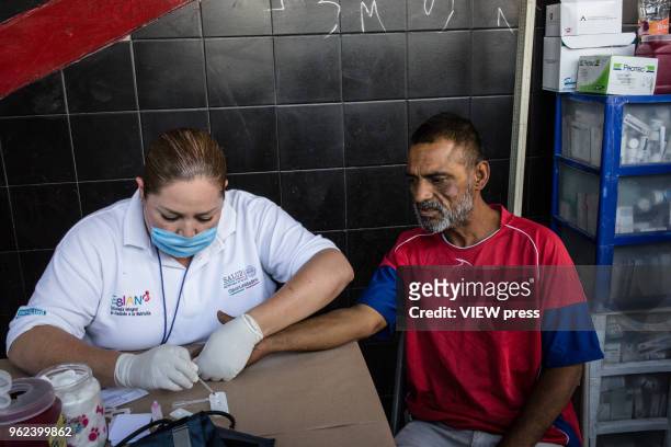 The Secretary of Health of the state of Baja California offers health check-ups to the people who are part of the migrant caravan on their way...
