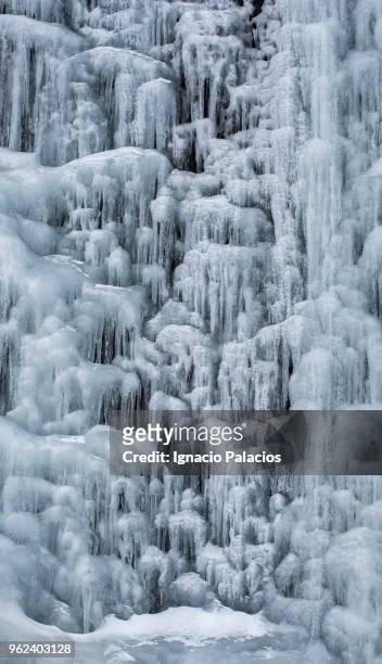 frozen waterfall, hamnøy, lofoten islands - ignacio palacios stockfoto's en -beelden