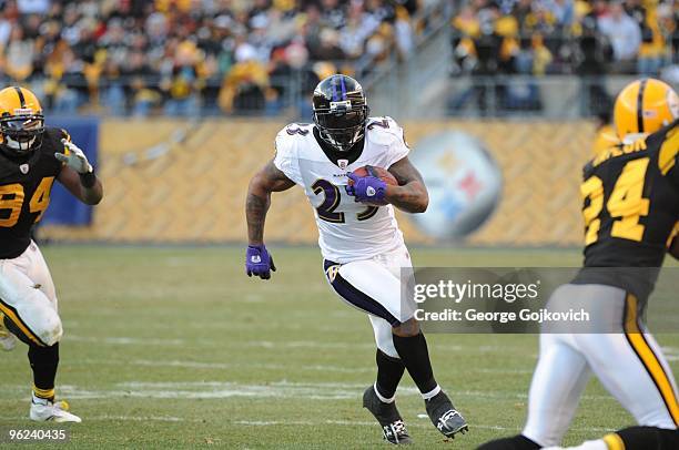 Running back Willis McGahee of the Baltimore Ravens runs the football against the Pittsburgh Steelers during a game at Heinz Field on December 27,...