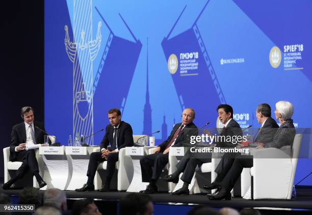 From left to right, John Micklethwait, editor-in-chief at Bloomberg News, Emmanuel Macron, France's president, Vladimir Putin, Russia's president,...