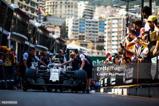 Mechanics of 35 Sergey Sirotkin from Russia Williams F1 Mercedes FW41 pushing the car at the pitlane during the Monaco Formula One Grand Prix at...