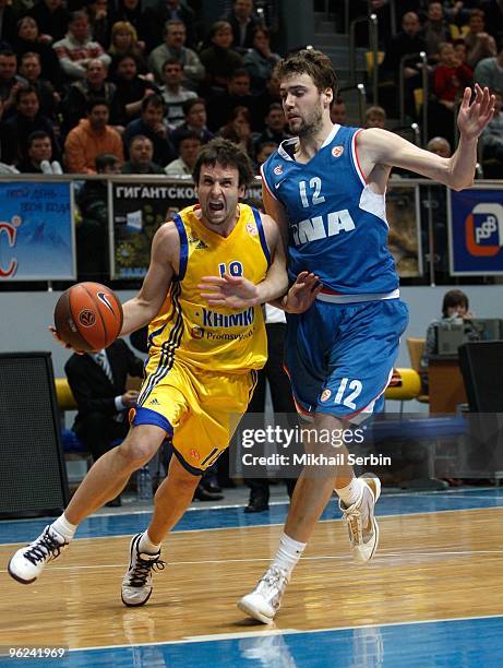 Raul Lopez, #18 of BC Khimki competes with Luksa Andric, #12 of Cibona during the Euroleague Basketball 2009-2010 Last 16 Game 1 between BC Khimki...