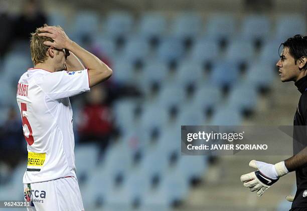 Mallorca's defender Ruben Gonzalez gestures after missing a goal opportunity in front of Getafe's Argentinian goalkeeper Oscar Ustari during a...