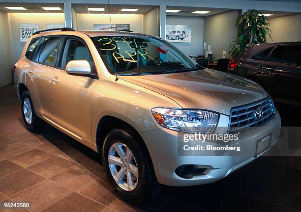 New Toyota Highlander sits in the showroom at Bredemann Toyota in Park Ridge, Illinois, U.S., on Thursday, Jan. 28, 2010. Toyota Motor Corp., the...