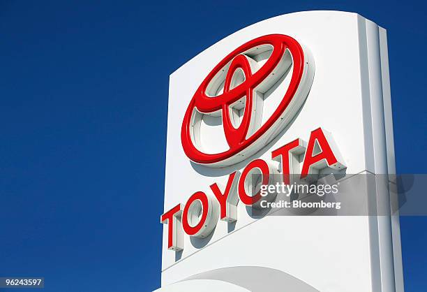 Toyota signage stands at Bredemann Toyota in Park Ridge, Illinois, U.S., on Thursday, Jan. 28, 2010. Toyota Motor Corp., the world's largest...