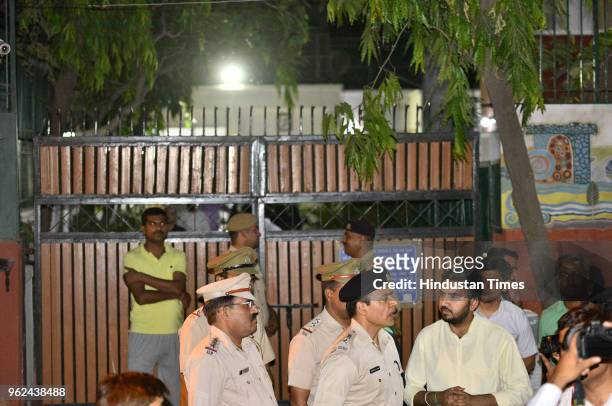 Harendra K. Singh and his team visit Deputy Chief Minister of Delhi, Manish Sisodia's residence to investigate the manhandling of Chief Secretary...
