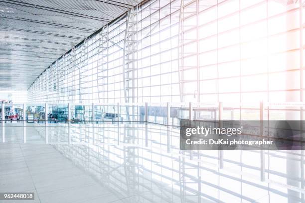 empty airport terminal waiting area - airport terminal interior stock-fotos und bilder