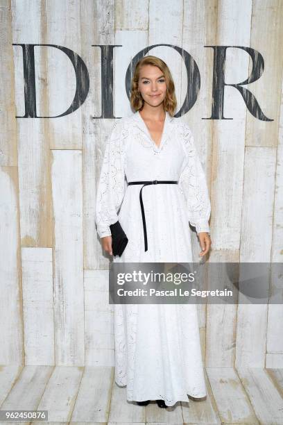 Arizona Muse poses at a photocall during Christian Dior Couture S/S19 Cruise Collection on May 25, 2018 in Chantilly, France.