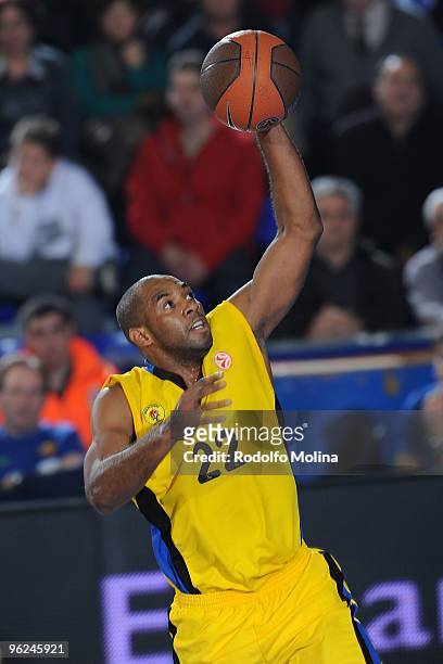 Jamon Lucas, #22 of Maroussi BC in action during the Euroleague Basketball 2009-2010 Last 16 Game 1 between Regal FC Barcelona vs Maroussi BC at...