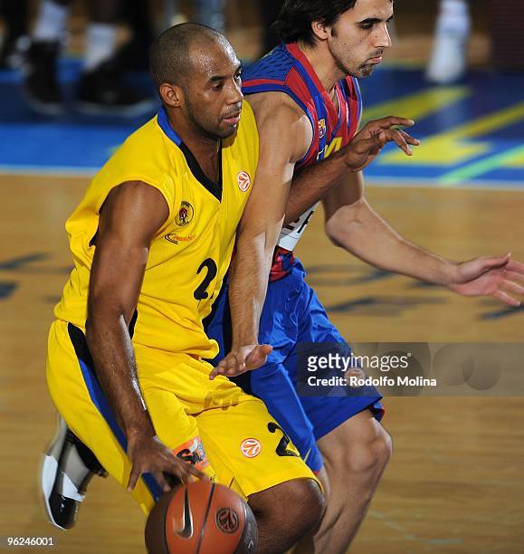 Jamon Lucas, #22 of Maroussi BC competes with Victor Sada, #24 of Regal FC Barcelona during the Euroleague Basketball 2009-2010 Last 16 Game 1...