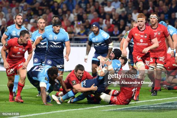 Alexandre Dumoulin of Montpellier scores a try during the Top 14 semi final match between Montpellier Herault Rugby and Lyon on May 25, 2018 in Lyon,...