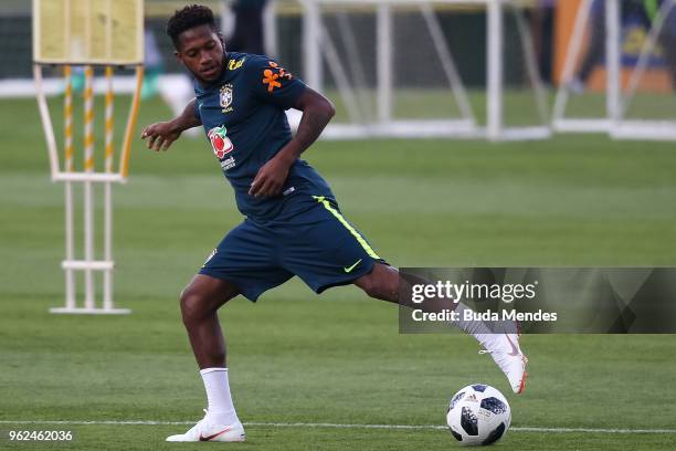 Fred in action during a training session of the Brazilian national football team at the squad's Granja Comary training complex on May 25, 2018 in...