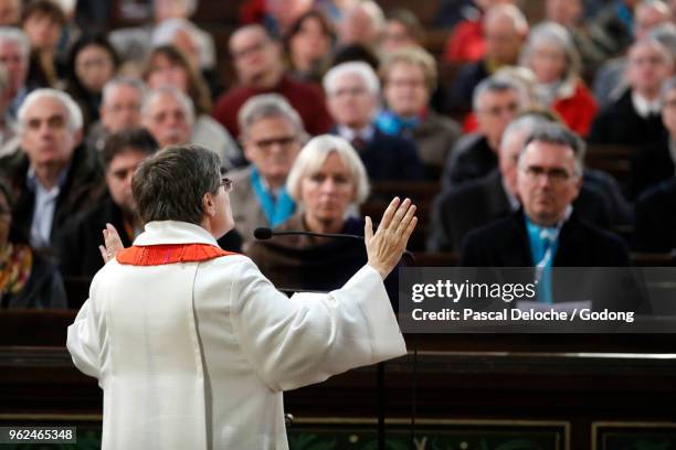 saint-pierre-le-jeune protestant church. protestant service. strasbourg. france. - clergy stock pictures, royalty-free photos & images