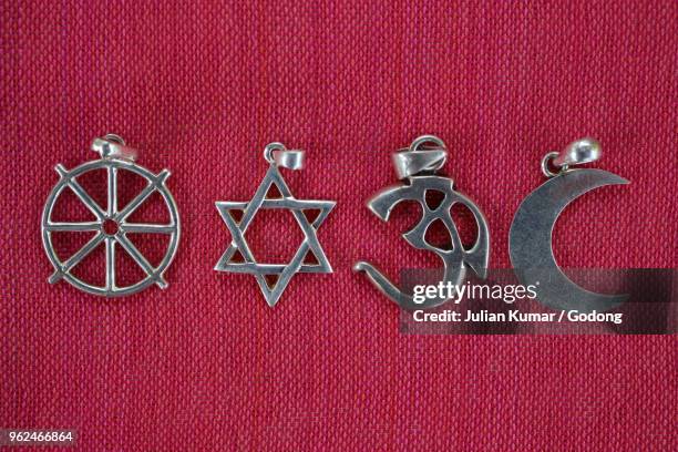 religious symbols of buddhism, judaism, hinduism and islam. - om teken stockfoto's en -beelden