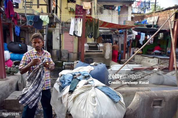 dhobi ghat - dhobi ghat stock pictures, royalty-free photos & images
