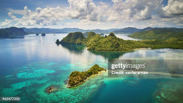 aerial view of snake island, el nido, palawan, philippines - island aerial stock pictures, royalty-free photos & images