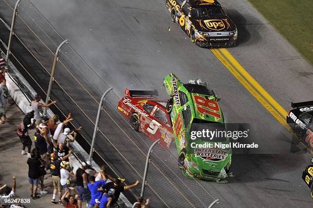 Coke Zero 400: Kyle Busch and Kasey Kahne in action crash at Daytona International Speedway. Daytona, FL 7/4/2009 CREDIT: Nigel Kinrade