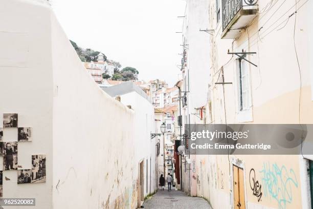 streets scenes in the mouraria district of lisbon - mouraria stockfoto's en -beelden
