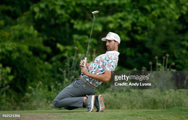 Jake Owen reacts after missing a birdie putt on the 3rd hole during the second round of the Nashville Golf Open at the Nashville Golf and Athletic...