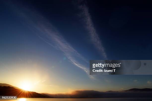 lake - sunrise ストックフォトと画像