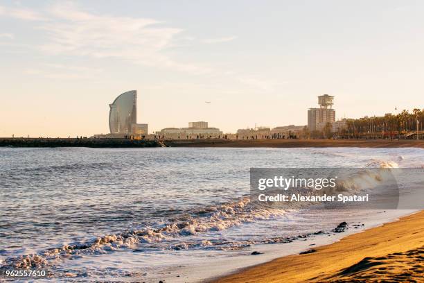 barcelona skyline with barceloneta beach during sunset, catalonia, spain - barceloneta fotografías e imágenes de stock