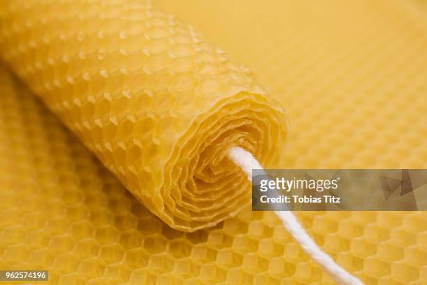 close-up of yellow honeycomb candle on sheet - motif wax photos et images de collection
