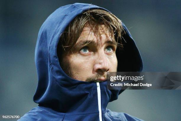 Dale Thomas of the Blues looks upfield in the warm up during the round 10 AFL match between the Geelong Cats and the Carlton Blues at GMHBA Stadium...