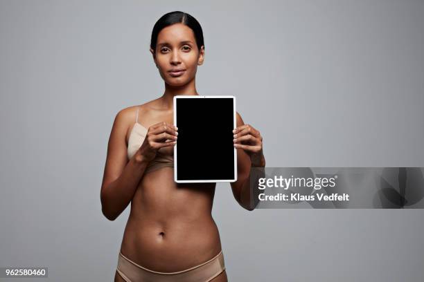 woman holding tablet in front of her heart - 人体実験 ストックフォトと画像