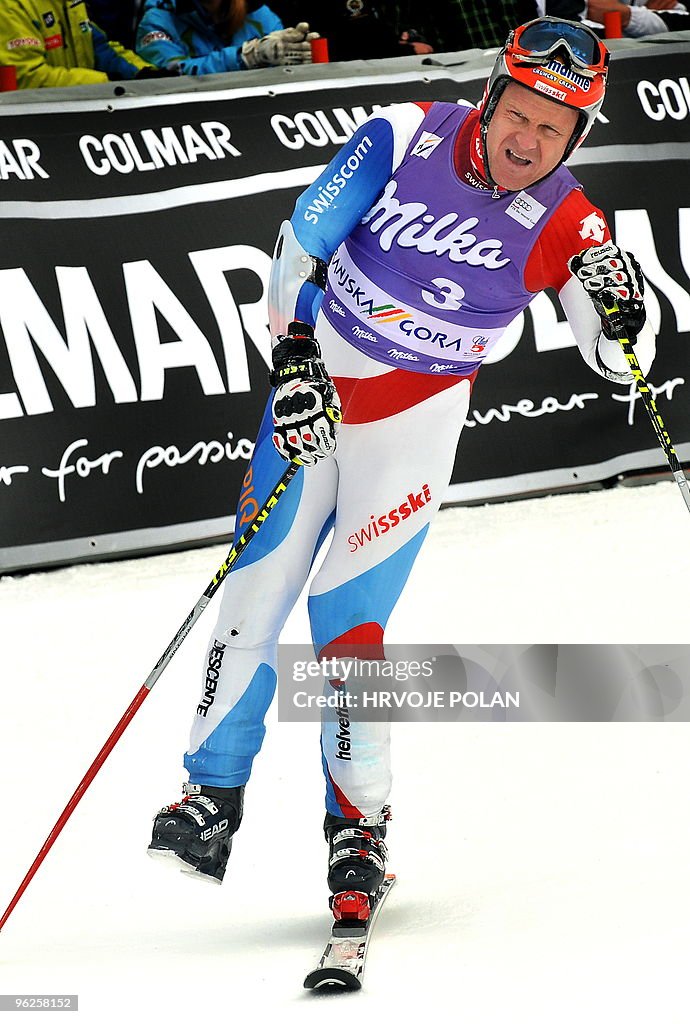 Suiss' Didier Cuche grimaces using his o