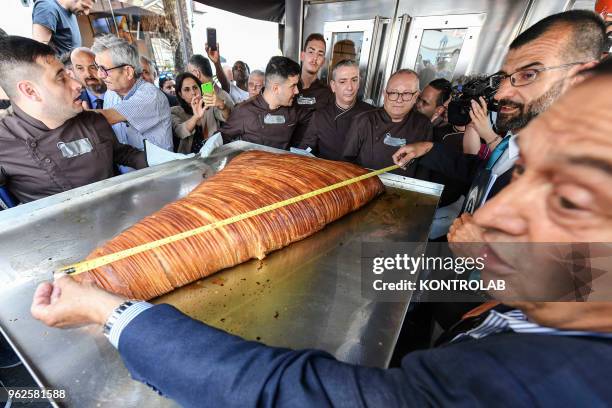 The judges measure the sfogliatella during the presentation of the sfogliatella for the Guinness World Record. Twenty kilos of semolina, thirty kilos...