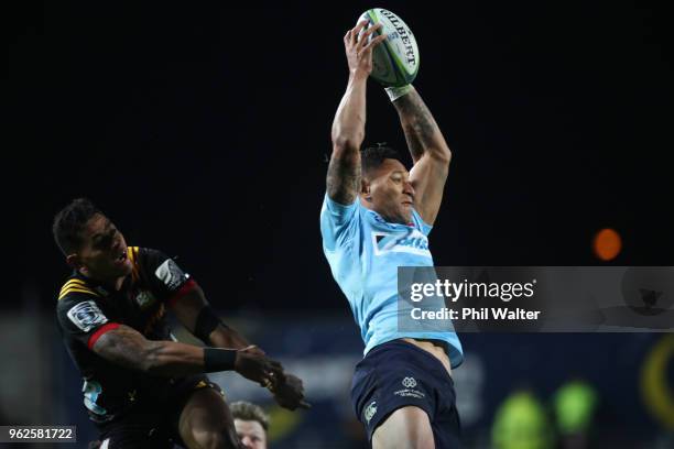 Israel Folau of the Waratahs collects the high ball during the round 15 Super Rugby match between the Chiefs and the Waratahs at FMG Stadium on May...