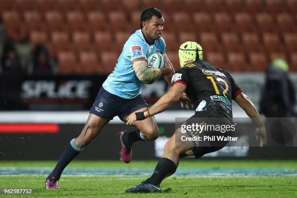 Kurtley Beale of the Waratahs makes a break during the round 15 Super Rugby match between the Chiefs and the Waratahs at FMG Stadium on May 26, 2018...