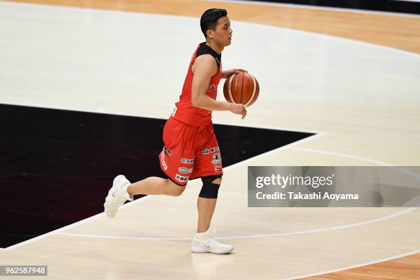 Yuki Togashi of the Chiba Jets drives to the basket during the B.League Championship Final between Alvark Tokyo and Chiba Jets at Yokohama Arena on...