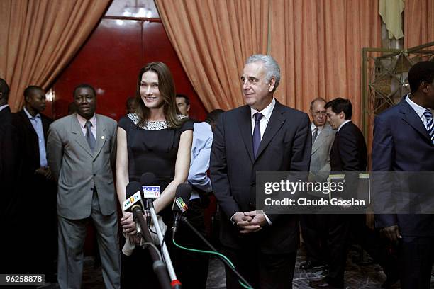 French First lady Carla Sarkozy meeting with Thomas Boni Yayi, president of Benin on January 26, 2010 at the Presidential palace in Cotonou. Carla...