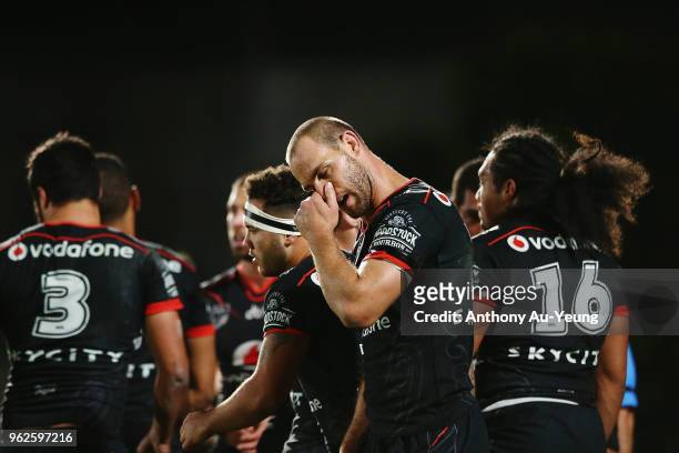 Simon Mannering of the Warriors reacts during the round 12 NRL match between the New Zealand Warriors and the South Sydney Rabbitohs at Mt Smart...