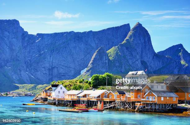 lofoten islands, norway - rorbuer stock pictures, royalty-free photos & images