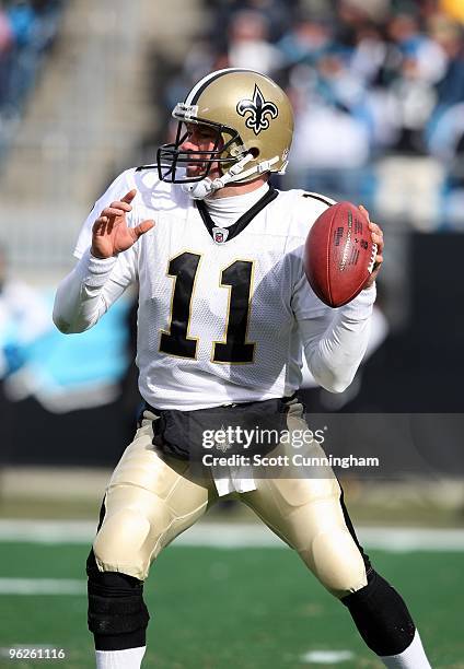 Mark Brunell of the New Orleans Saints passes against the Carolina Panthers at Bank of America Stadium on January 3, 2010 in Charlotte, North...