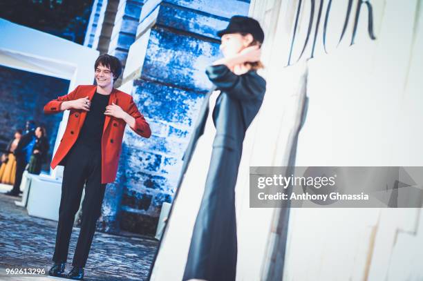 Charlie Heaton and Natalia Dyer attend a photocall during Christian Dior Couture S/S19 Cruise Collection on May 25, 2018 in Chantilly, France.