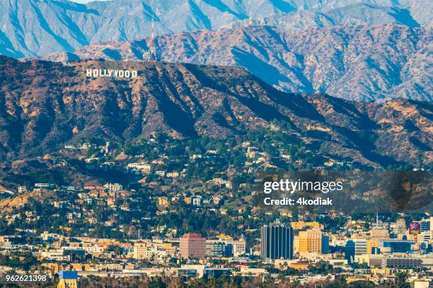 hollywood sign en omgeving - mulholland drive stockfoto's en -beelden