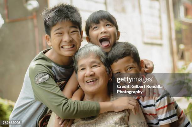 grandmother with grandchildren - luisiana 個照片及圖�片檔