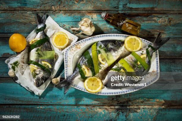 sea breams on plate - mediterranean food stockfoto's en -beelden