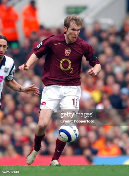 Alexander Hleb of Arsenal in action during the Barclays Premiership match between Arsenal and West Bromwich Albion at Highbury in London on April 15,...